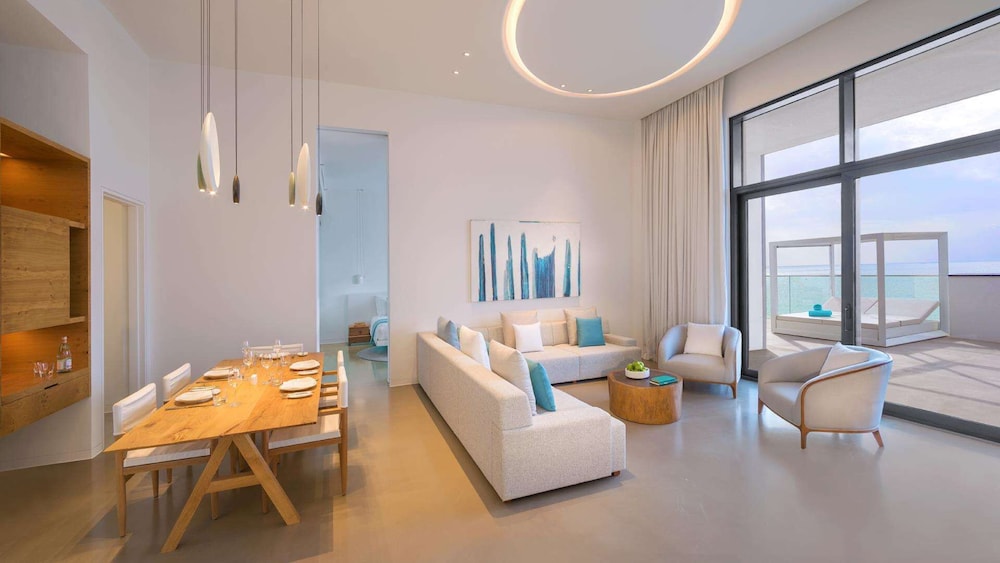 Ultra Suite Sea View