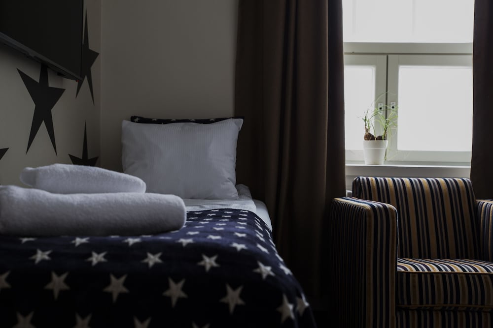 Standard Room, 3 Twin Beds - Photo 4
