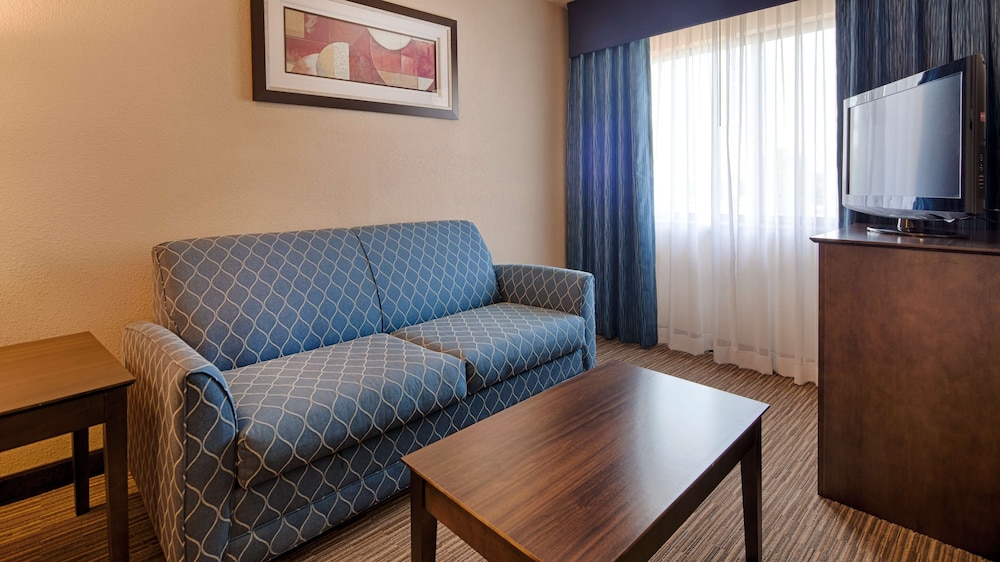 Suite, 1 King Bed, Non Smoking, River View (Oversized Room) - Photo 5