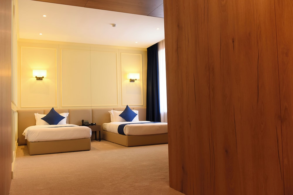 Deluxe Room, Multiple Beds photo 1