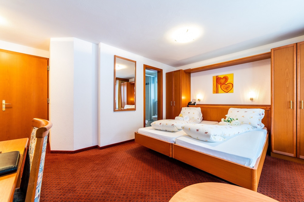 Standard Double Room, Balcony, Mountain View - Photo 3
