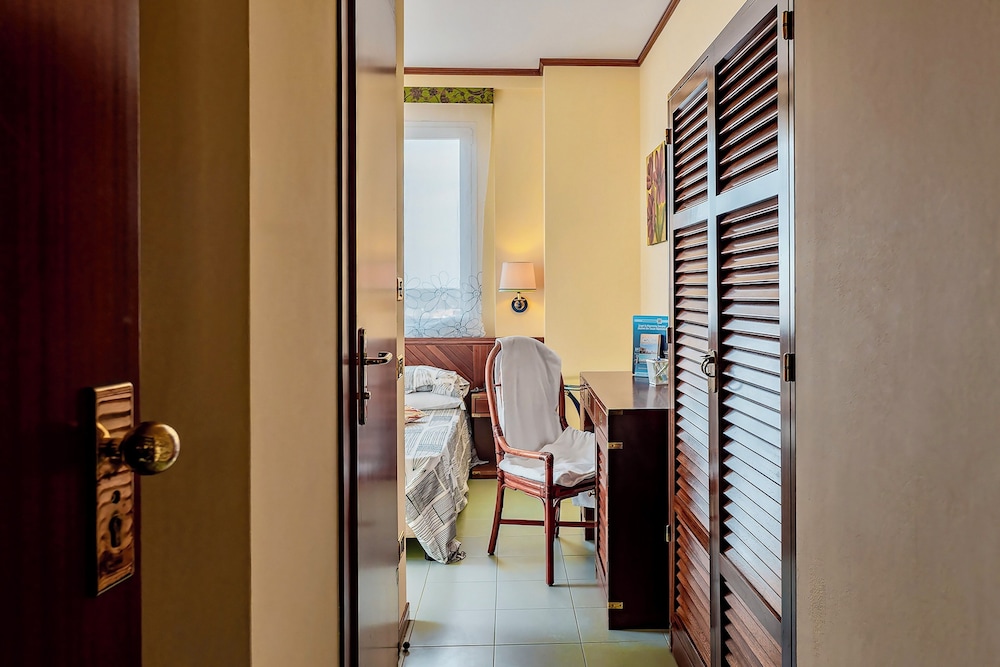 Double Room, Balcony, Sea View photo 3
