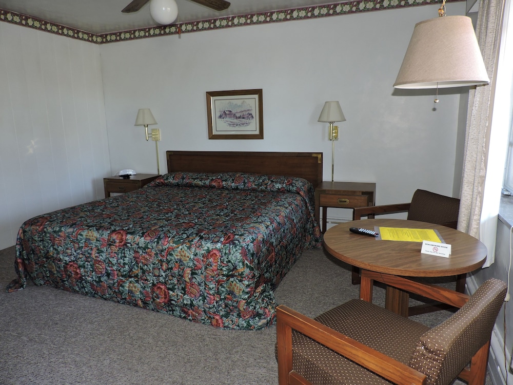 Standard Room, 1 King Bed photo 2