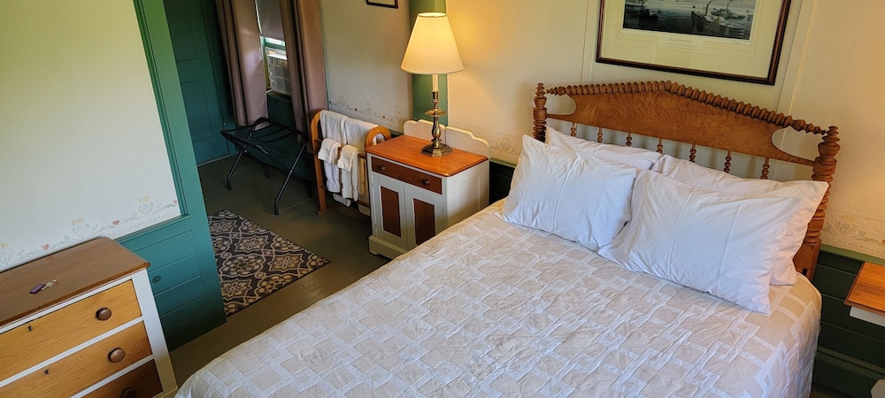 Room, 1 Queen Bed (Room 2)