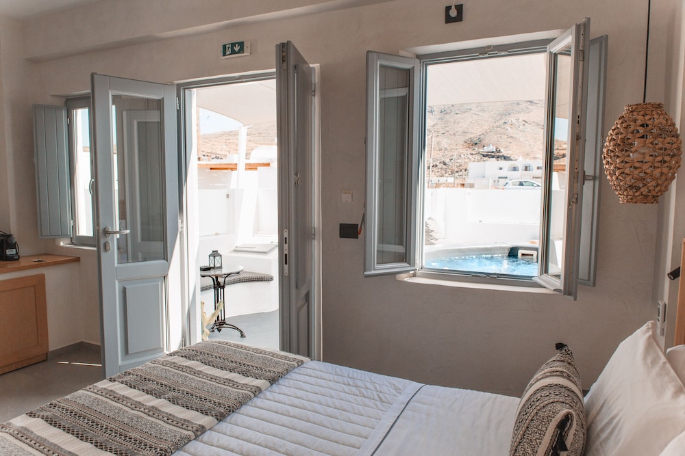 Junior Suite with Jetted tub