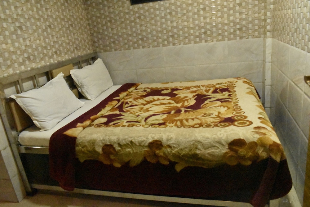 Standard Non Ac Room - Photo 4