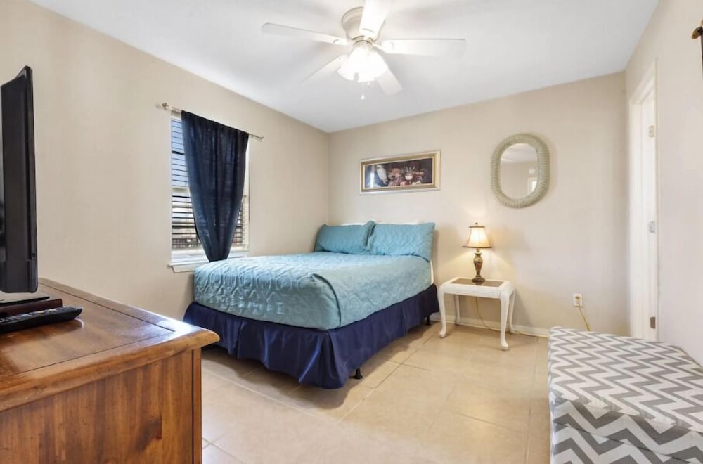 House, Multiple Beds, Patio, Garden View (Byron's Beach House)