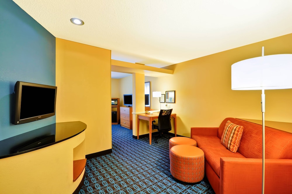 Suite, 1 Bedroom (Mobility/Hearing Access, Roll-In Shwr) photo 2