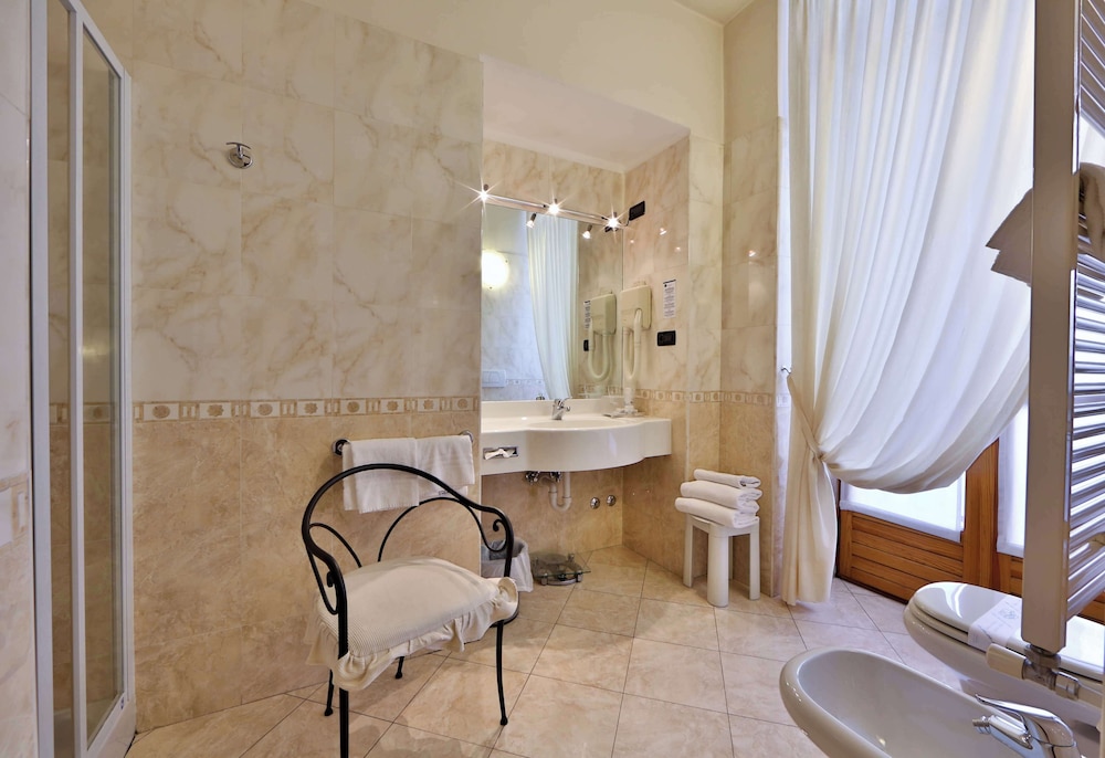 Classic Room, 1 Queen Bed - Photo 15