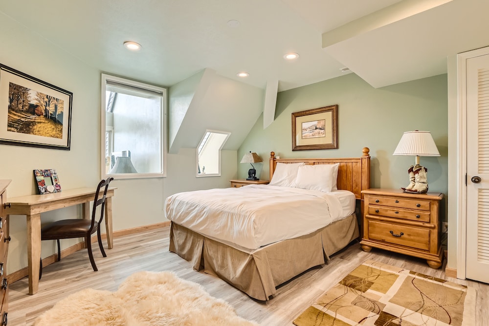 Condo, 3 Bedrooms