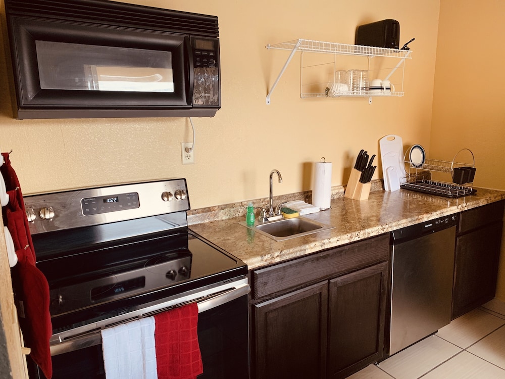 Suite, 2 Double Beds, Non Smoking (Efficiency, Upgrade) photo 2