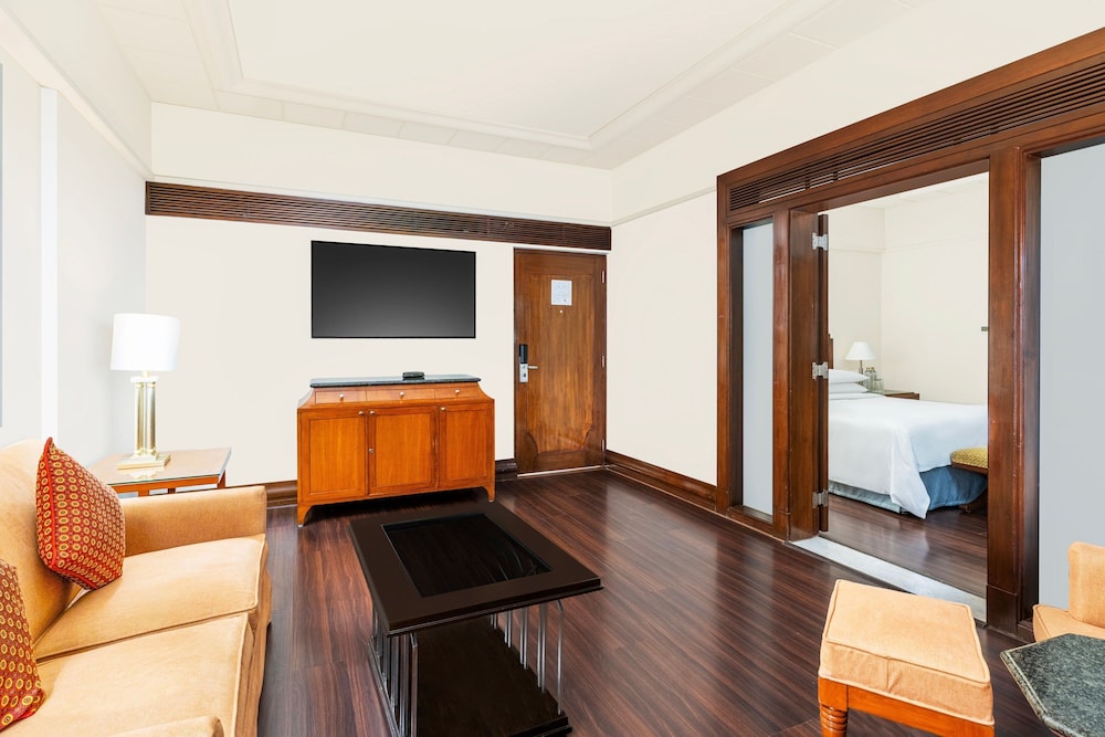 Executive Suite, 1 Bedroom, Lake View - Photo 6