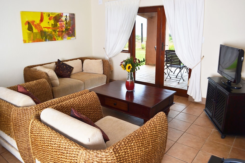 Suite, 2 Bedrooms (Double Bed and 2 Single Beds) photo 2