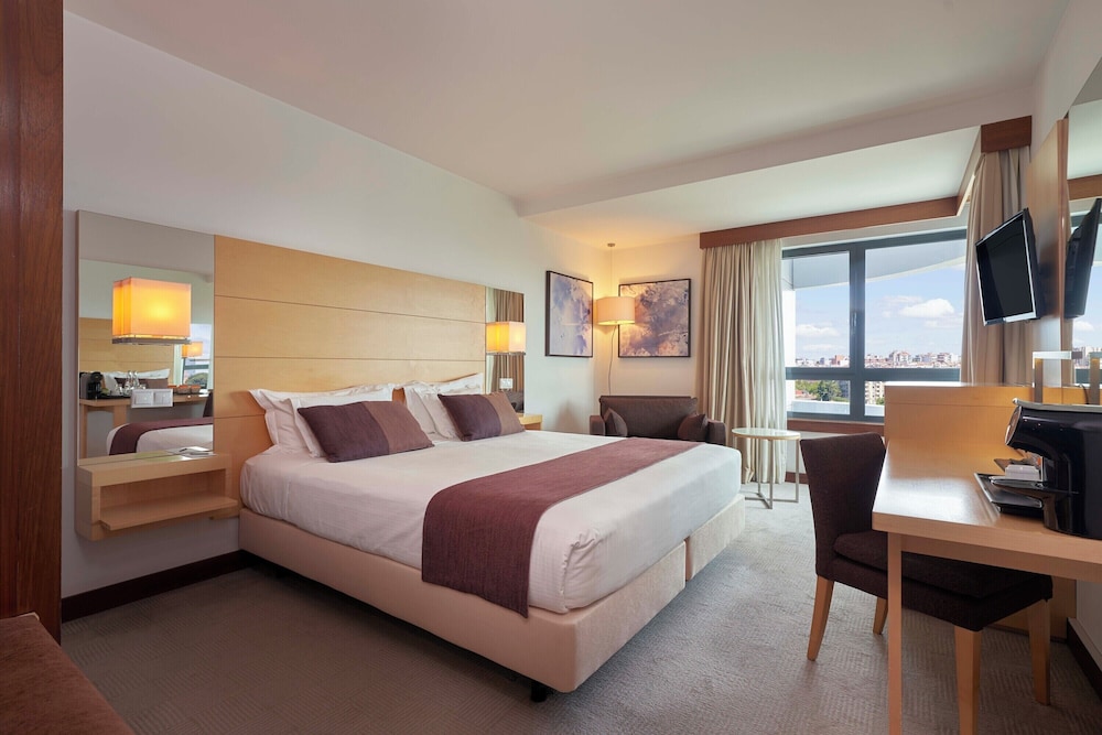Double or Twin Room, City View - Photo 1