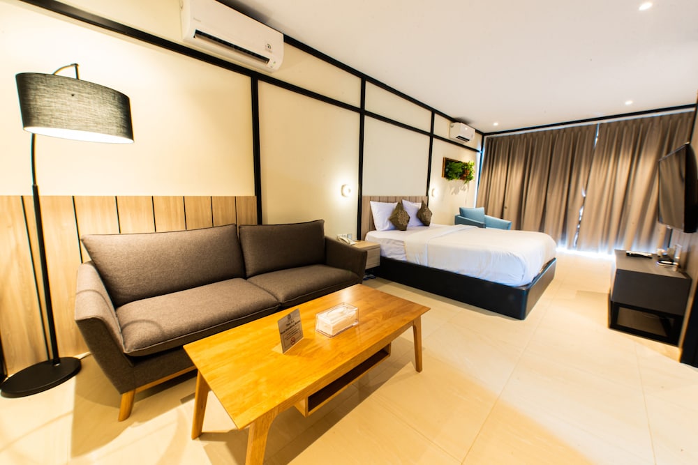 Deluxe Studio, 1 Queen Bed