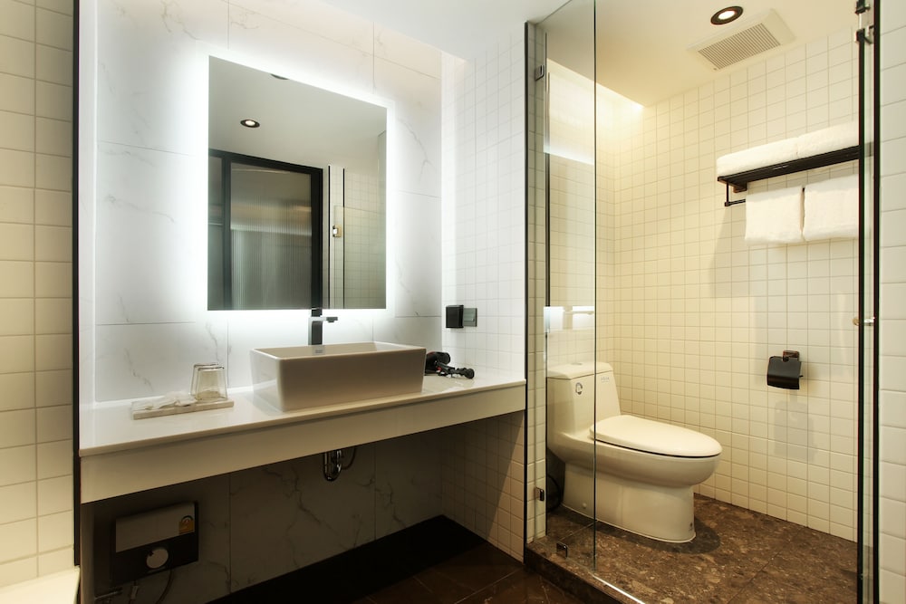 Nares Executive Twin Room photo 2