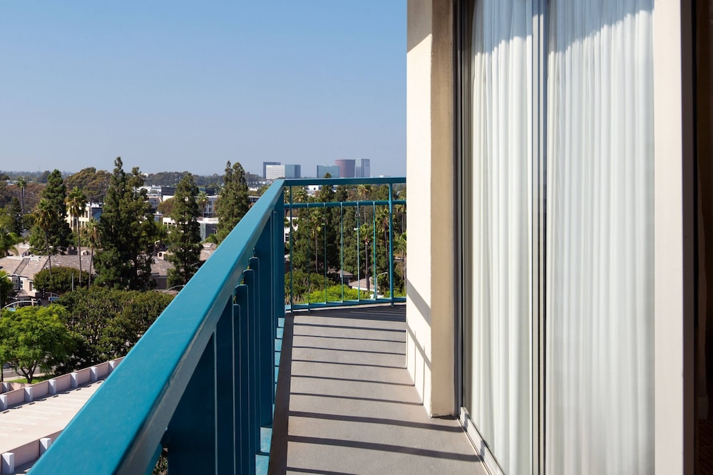 Suite, 1 Bedroom (Balcony) - Photo 2