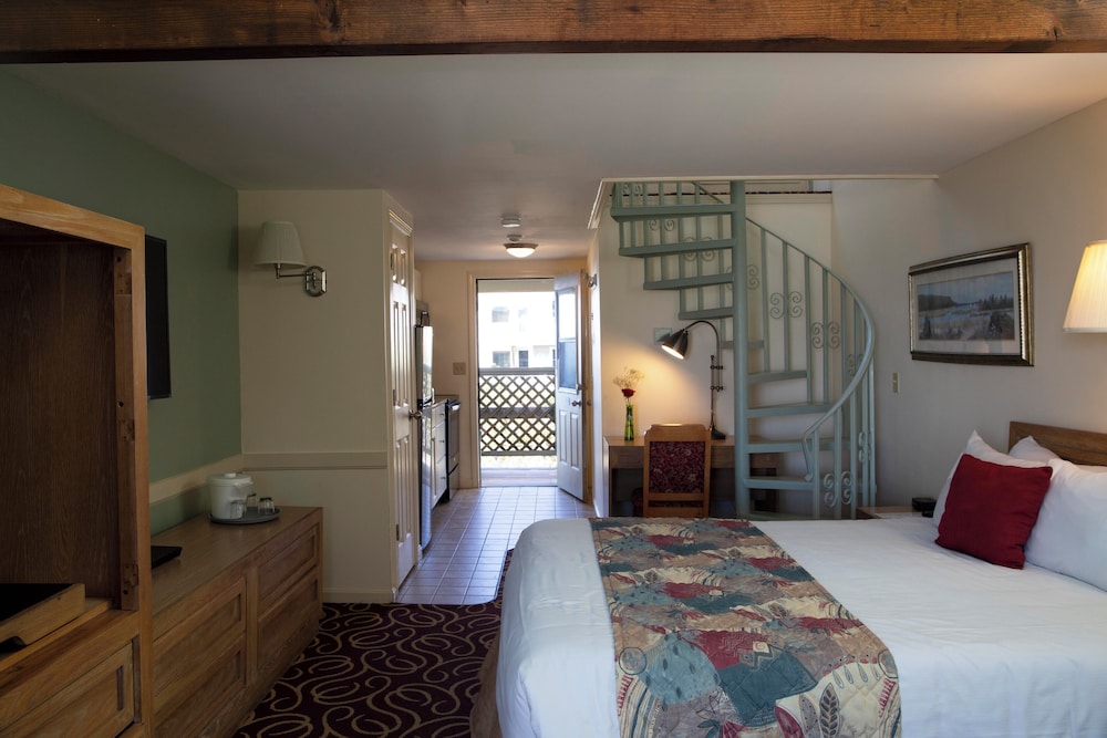 Superior Room, 2 Queen Beds, Ocean View (Townhouse Suite Ocean View)
