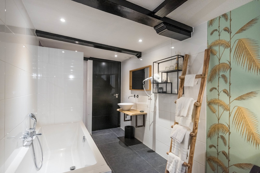Suite, Bathtub photo 2