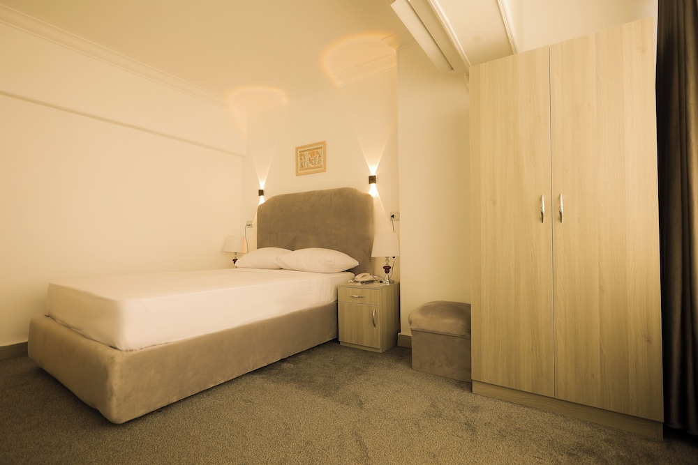 Superior Single Room thumbnail 5