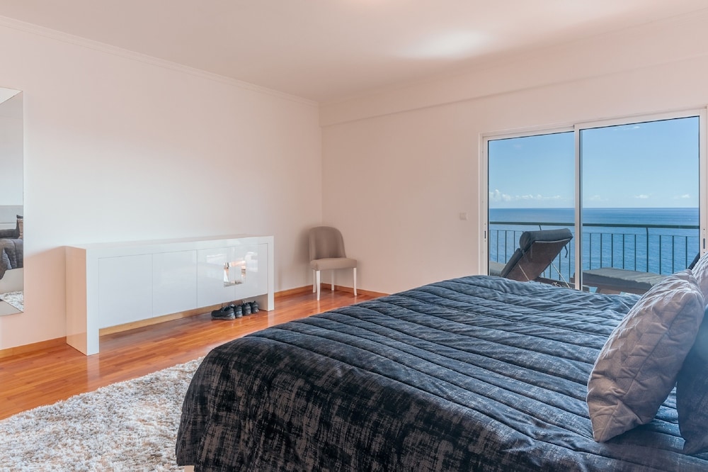 Apartment, 3 Bedrooms, Terrace, Sea View photo 3