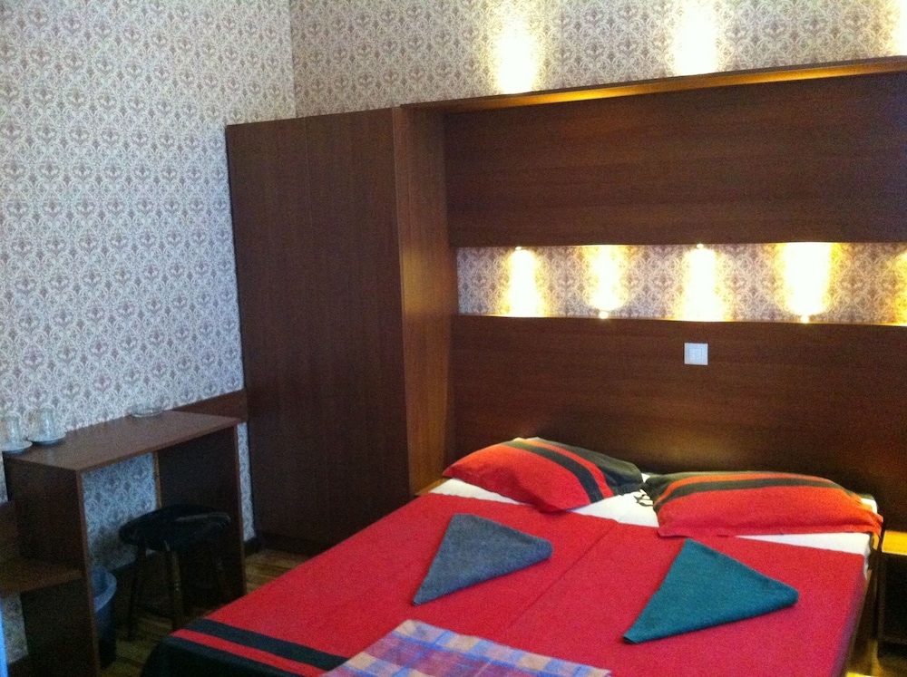 Double Room - Photo 2