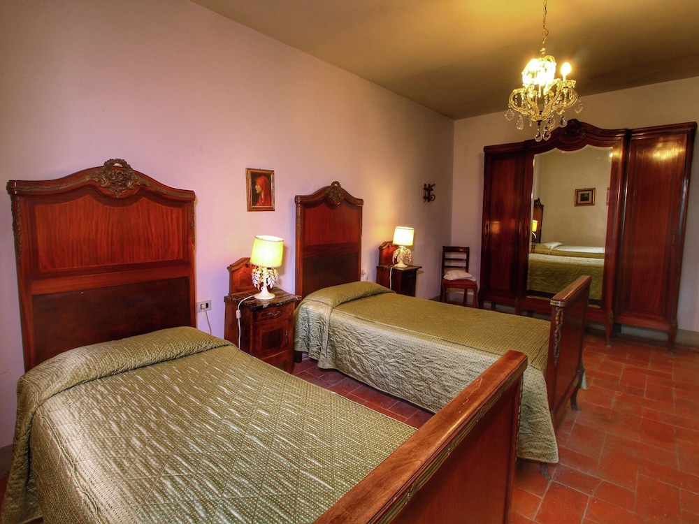 Classic House, 3 Bedrooms photo 2