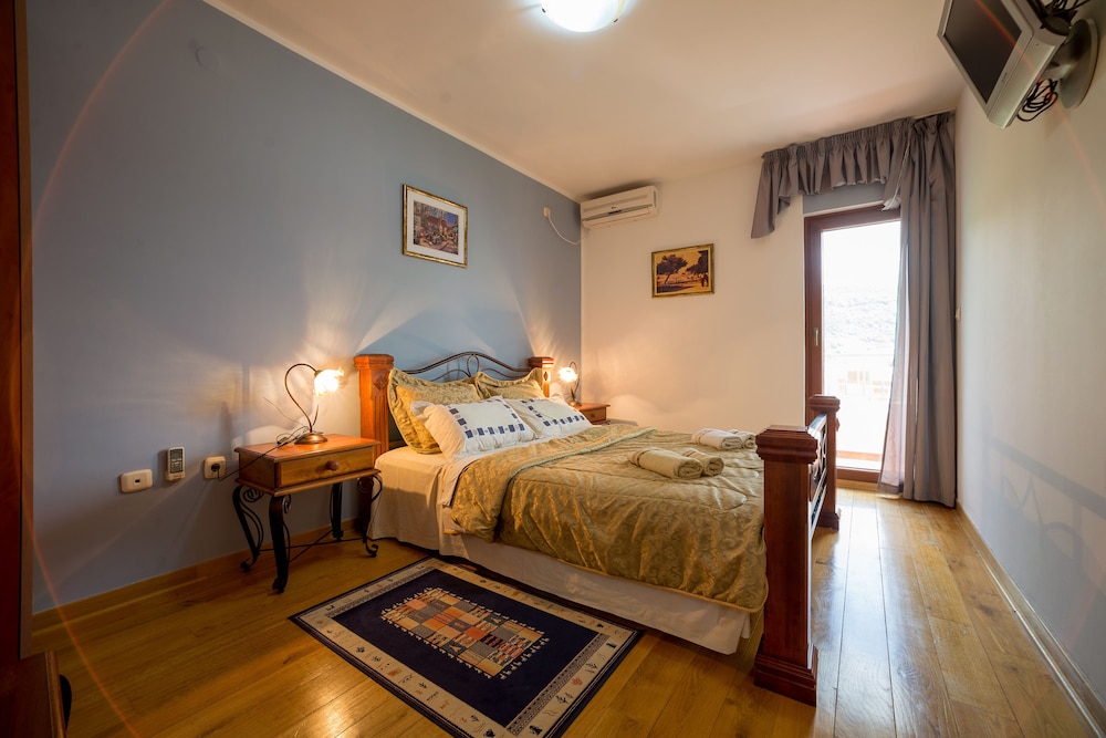 Standard Apartment, Balcony, Garden View (for 2 People)