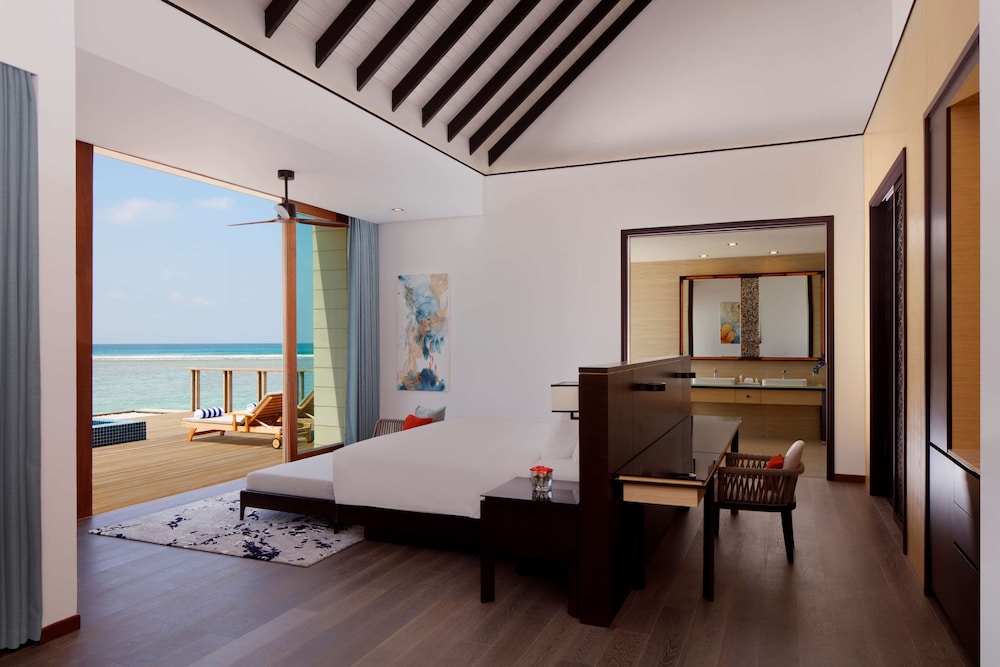Water Villa with private pool & free access to VIP seaplane lounge on arrival - Photo 3