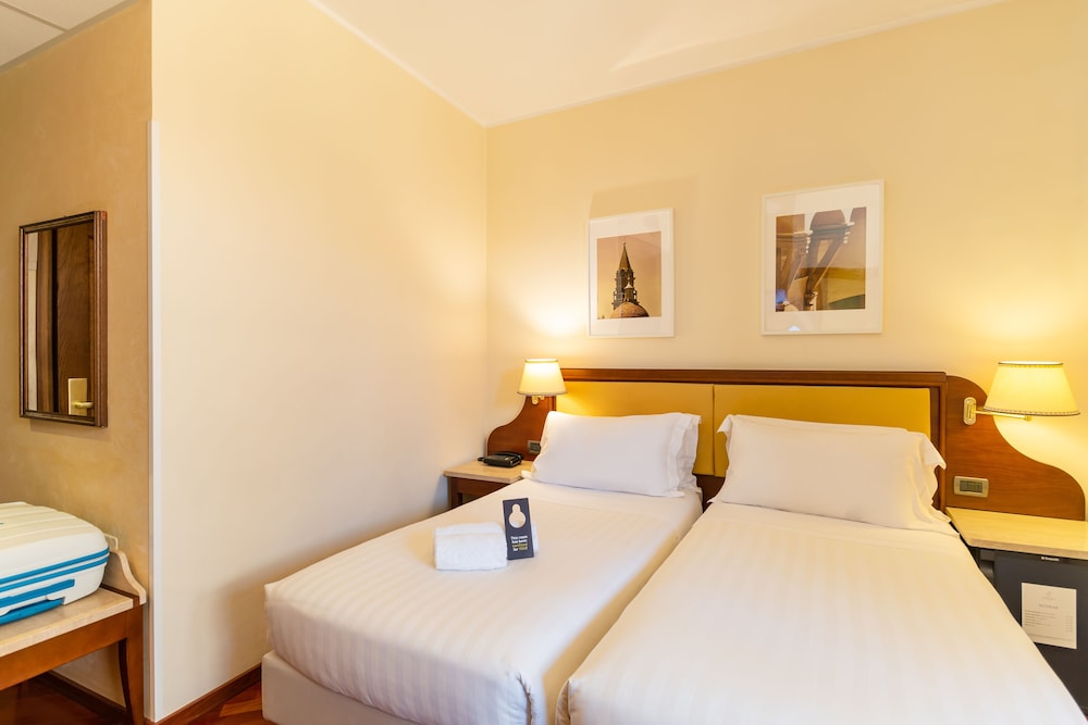 Standard Twin Room photo 2
