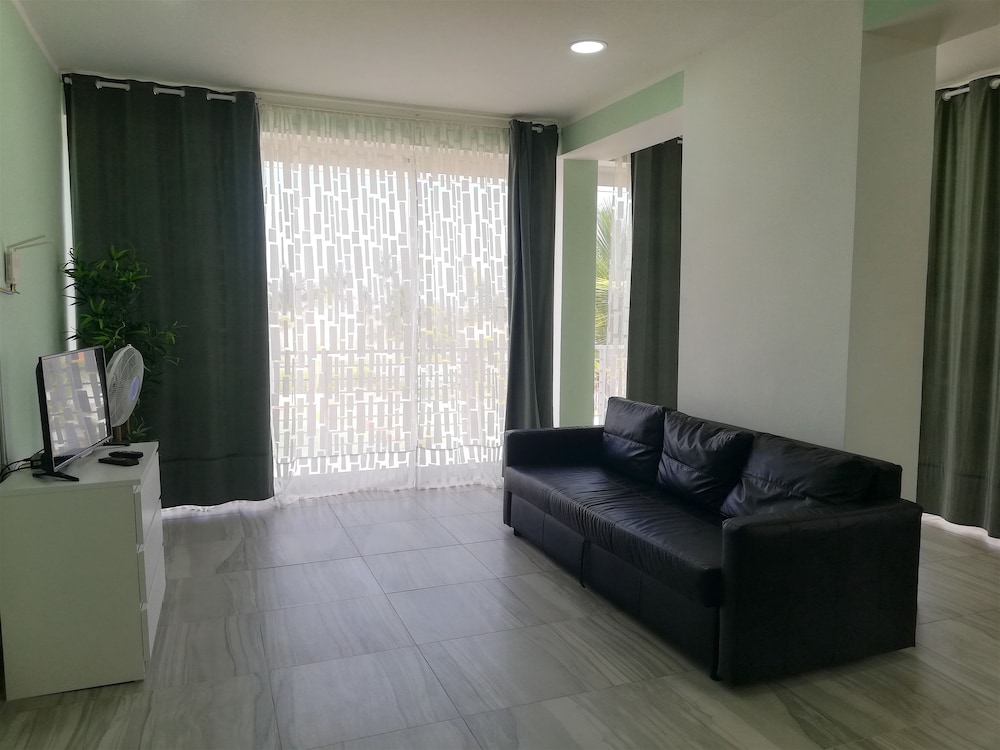 Deluxe Penthouse, 2 Bedrooms, Ocean View, Poolside