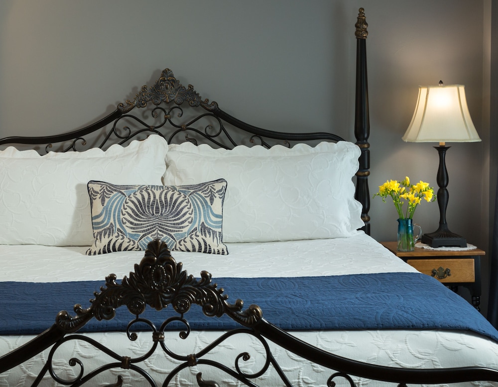 Room 5 - Jr. Suite photo 1
