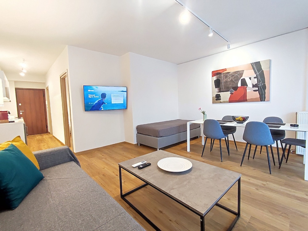 Deluxe Apartment, 1 Bedroom, Balcony (A1) photo 1