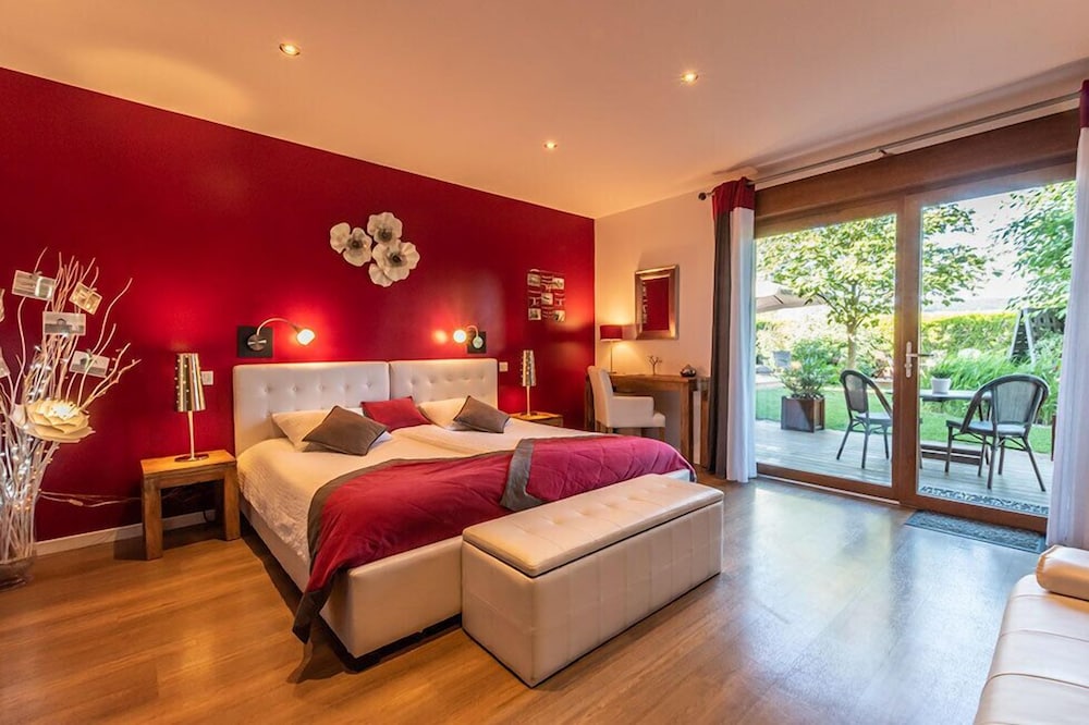 Double Or Twin Room, Ensuite, Garden View (Les Loges) photo 1