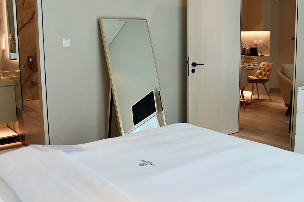 Signature Apartment photo 1