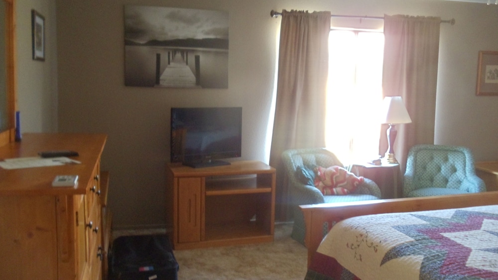 3. Family Room photo 2