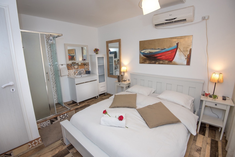 Standard Double Room, 1 Queen Bed, Smoking, Garden Area photo 1