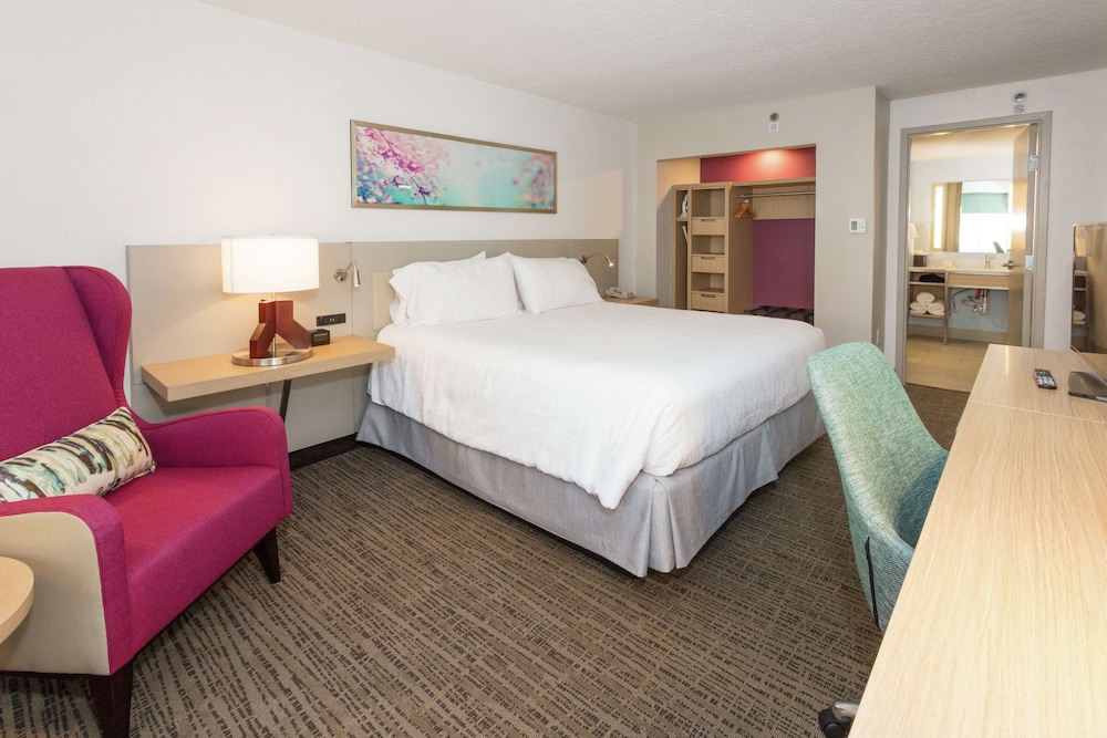 Suite, 1 King Bed with Sofa bed - Photo 3