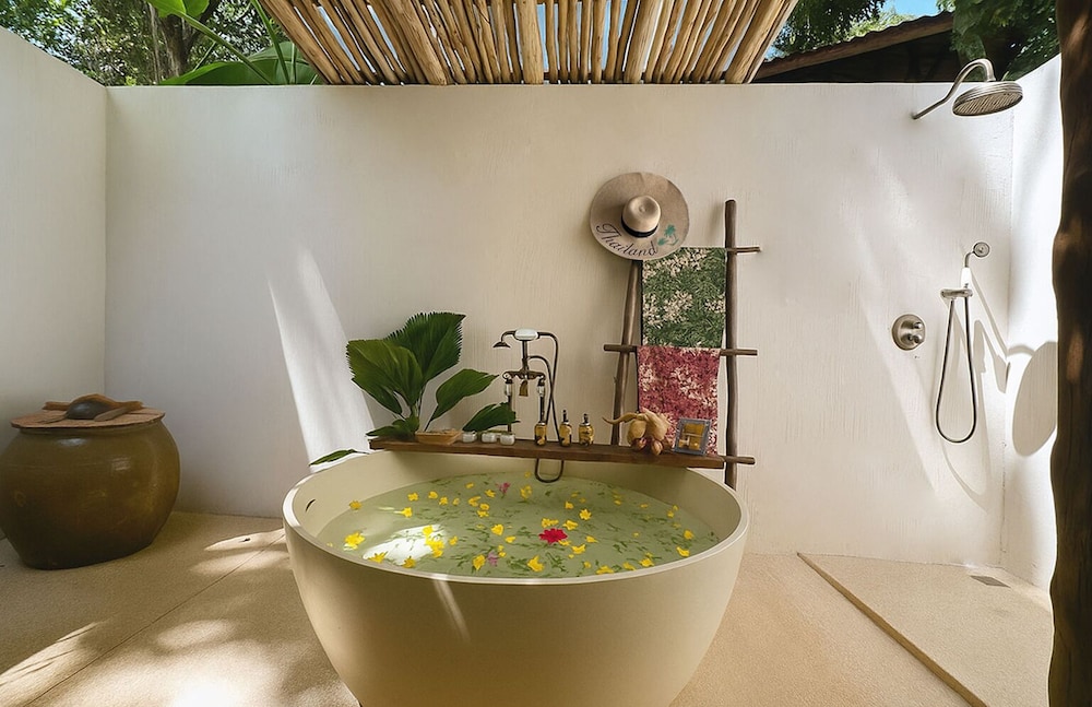 One Bedroom with Bathtub Villa - Photo 4