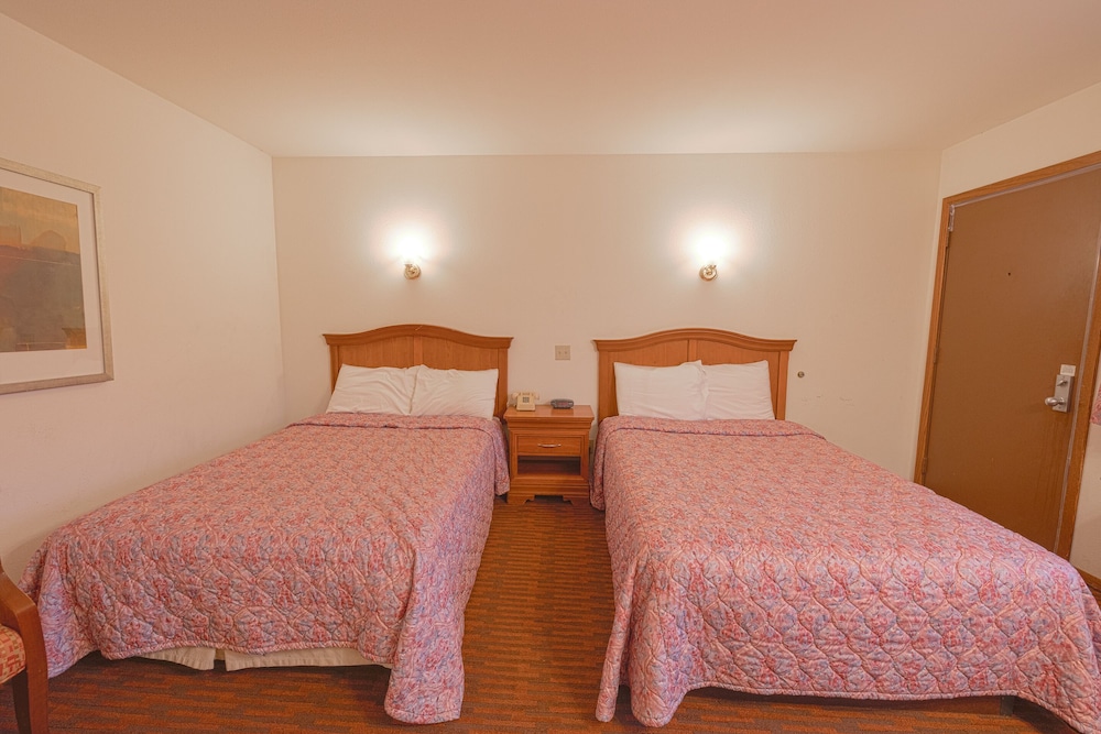 Room, 1 King Bed, Smoking photo 1