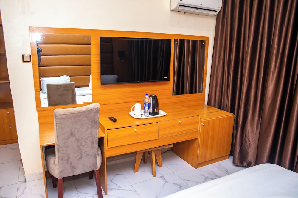 Royal Room - Photo 6