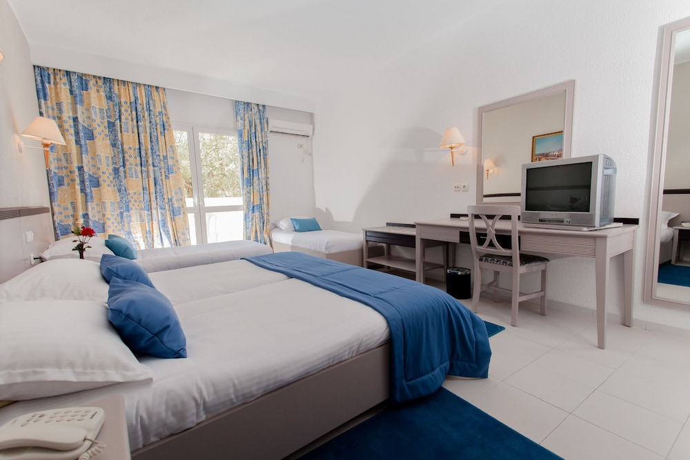 Quintuple Room (3 Adults + 2 Children) - Photo 6
