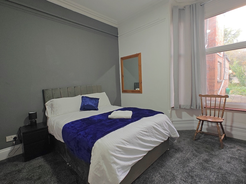 Standard Double Room, 1 Bedroom, Non Smoking, Ensuite - Photo 8