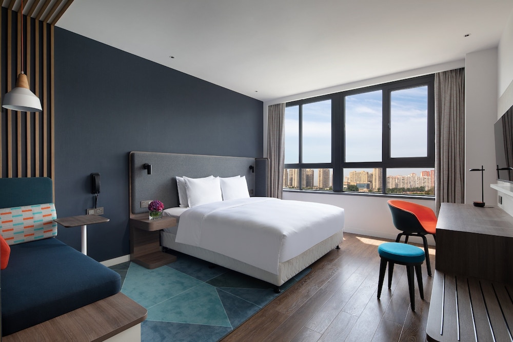 Standard Room, 1 King Bed - Photo 1