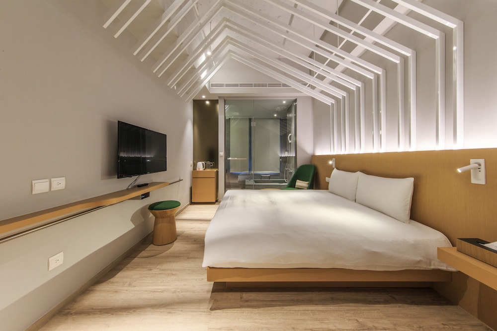 Superior Double Room, 1 Queen Bed - Photo 8