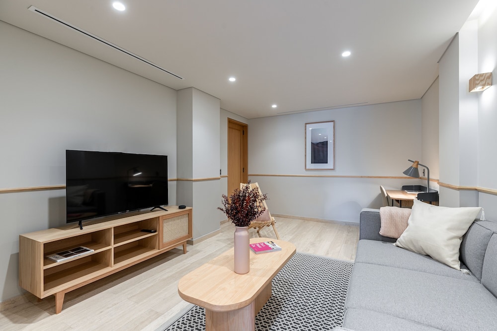 Superior Apartment with Balcony - Photo 2