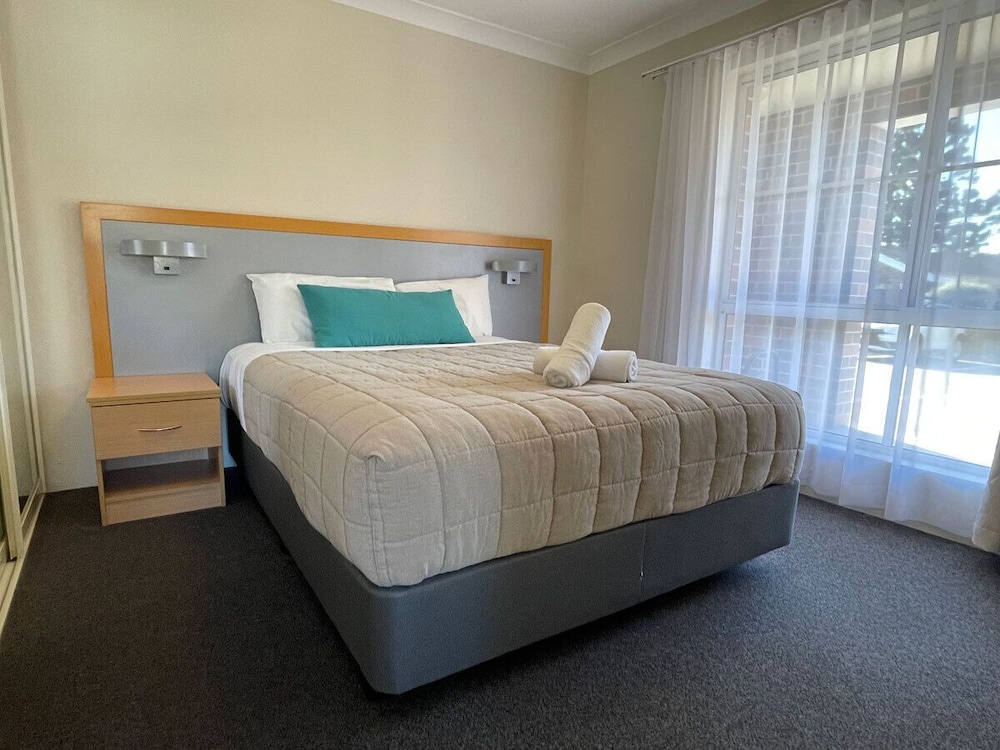 Standard Suite, 2 Bedrooms, Non Smoking, Kitchen