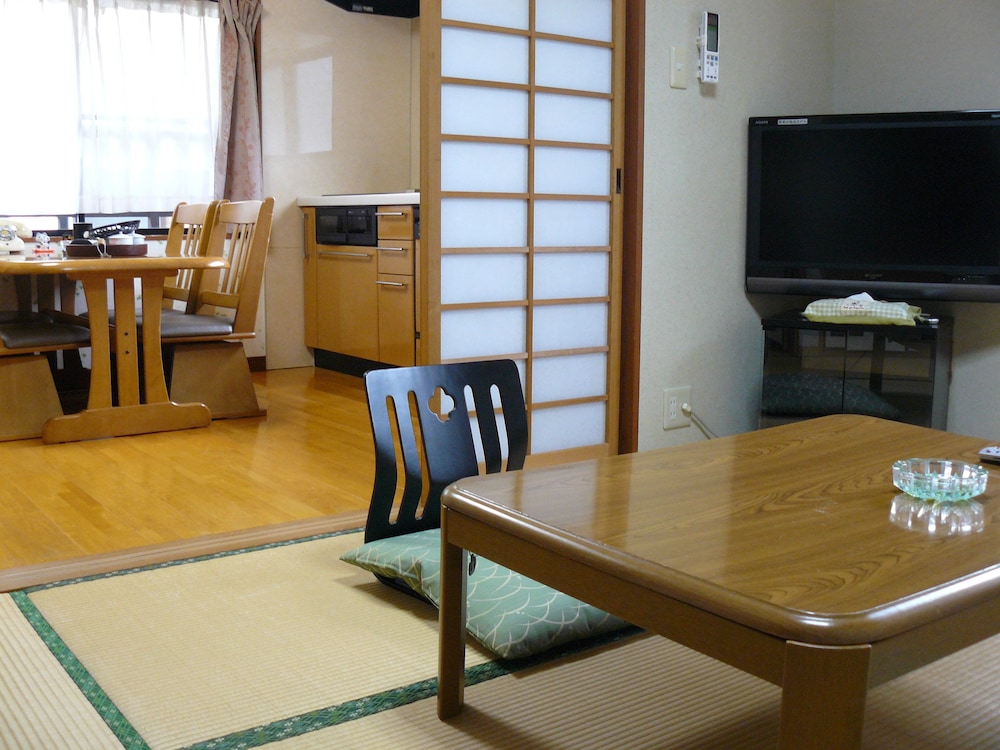Annex Building Japanese and Western Room 2 Beds 3 Futon