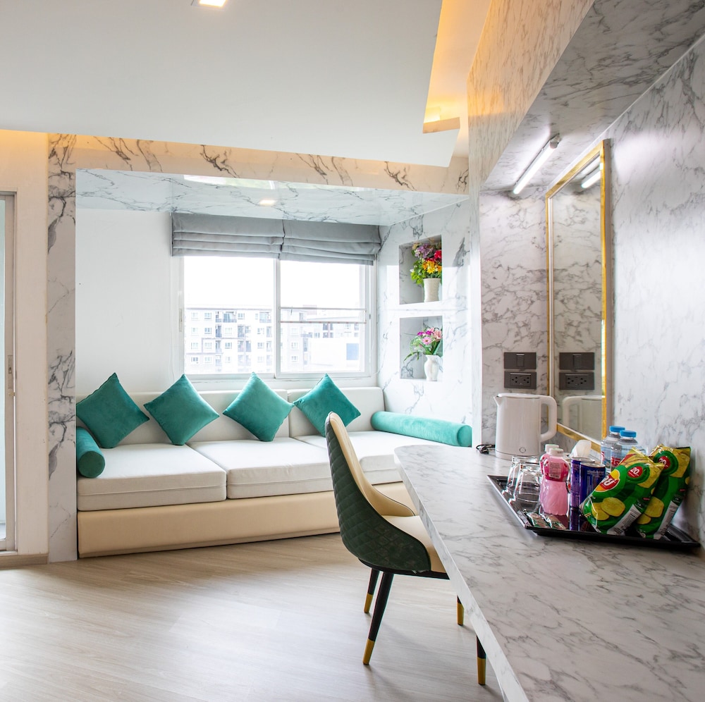 Deluxe Twin+Triple 1 Room