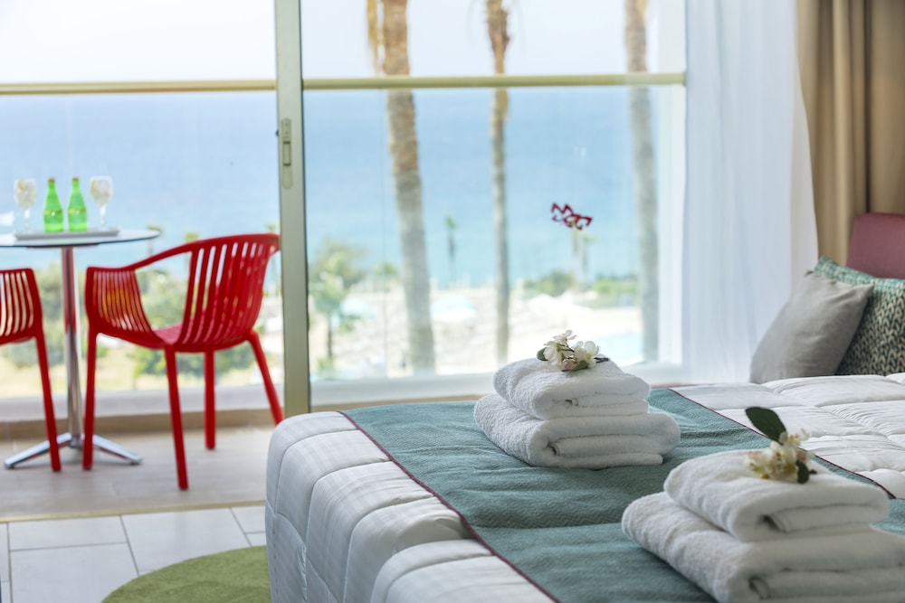 Standard Double or Twin Room, Sea View - Photo 3